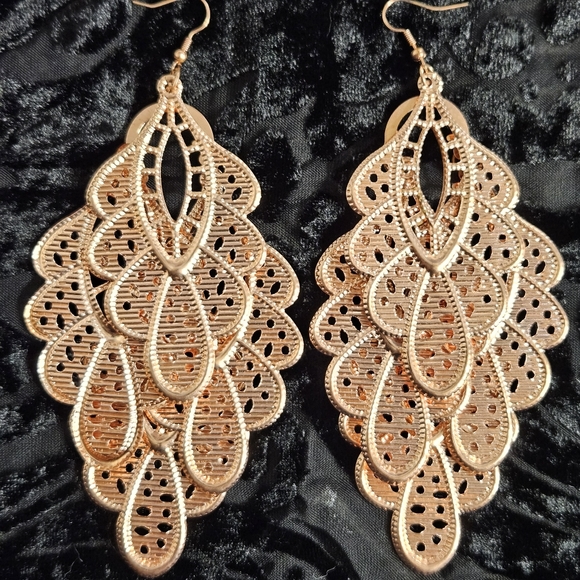 Beautiful Rose Gold Press Tin Dangling Earrings - Picture 4 of 6